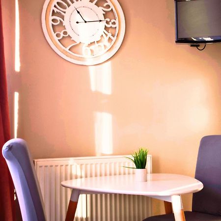 Studios & Appartements Confortables Au Centre De Bourbourg - Gare A Proximite Екстер'єр фото