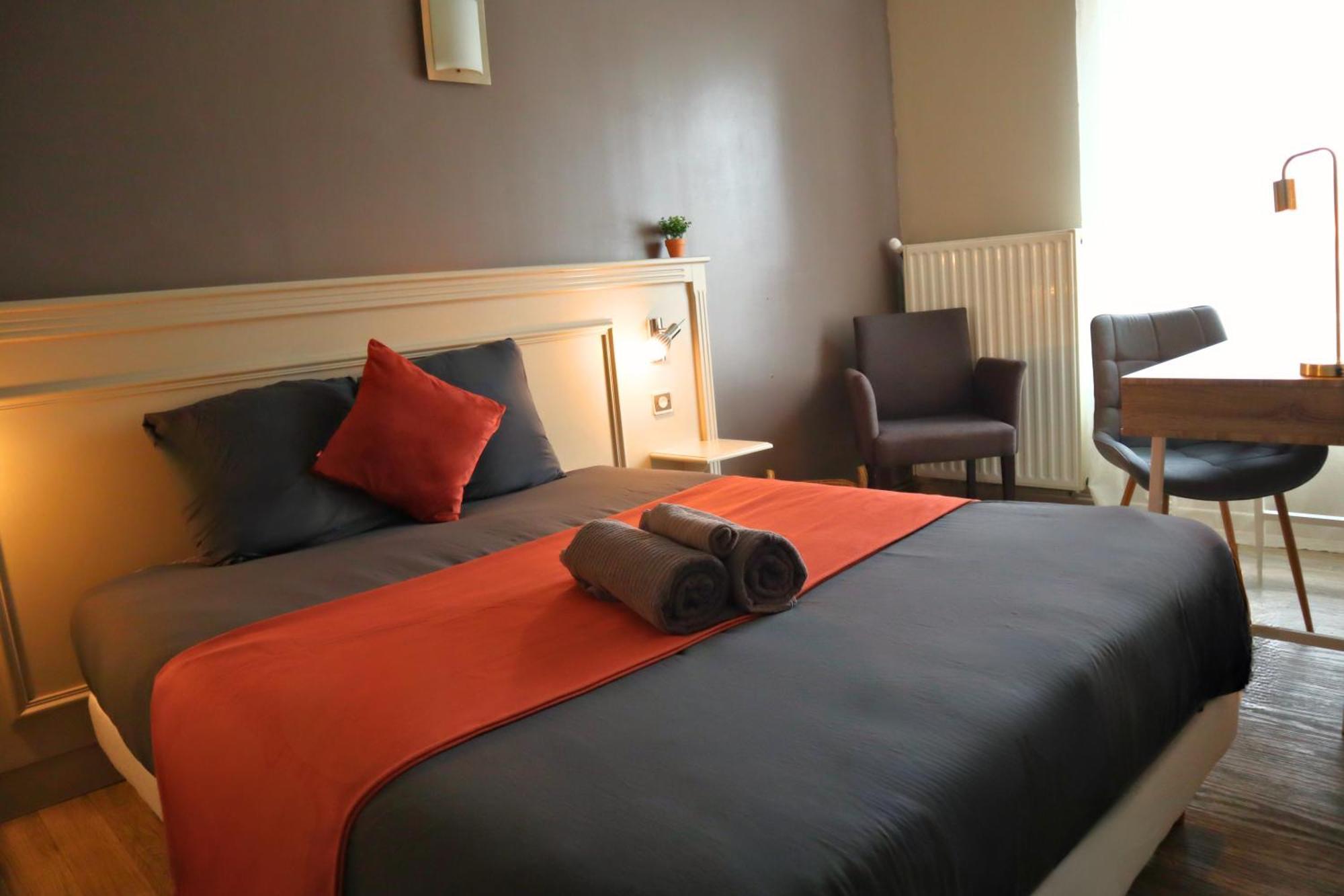 Studios & Appartements Confortables Au Centre De Bourbourg - Gare A Proximite Екстер'єр фото
