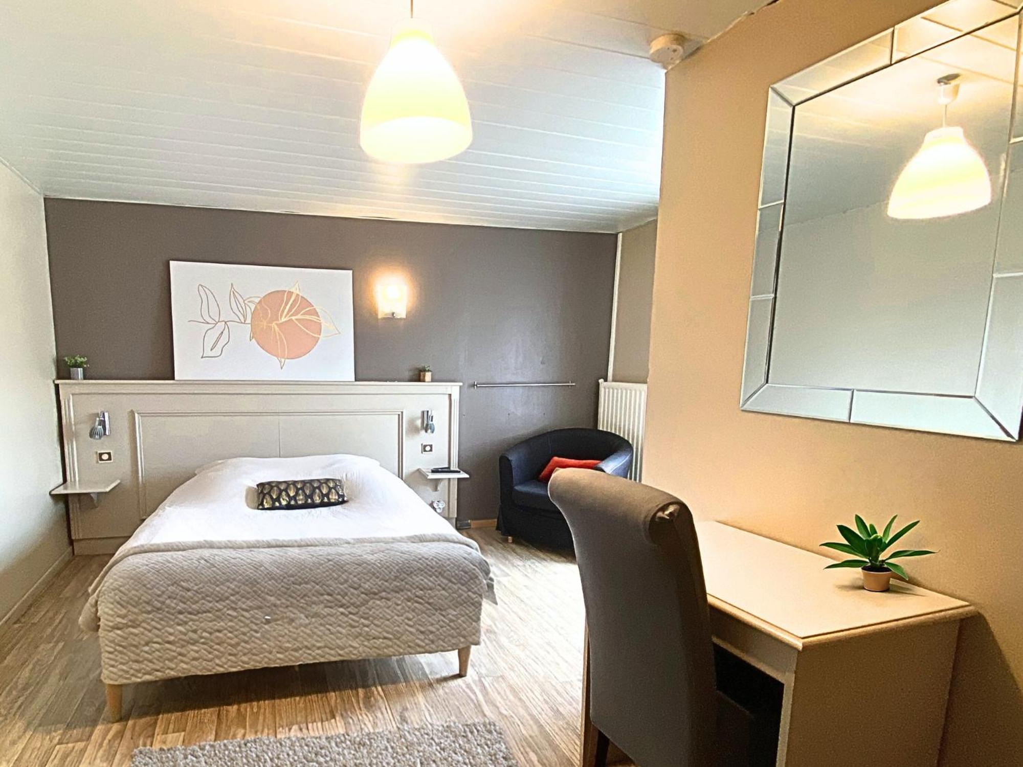 Studios & Appartements Confortables Au Centre De Bourbourg - Gare A Proximite Екстер'єр фото